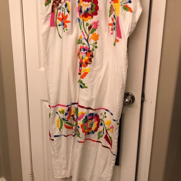 Gorgeous handmade pool coverup from Mexico - Picture 6 of 8